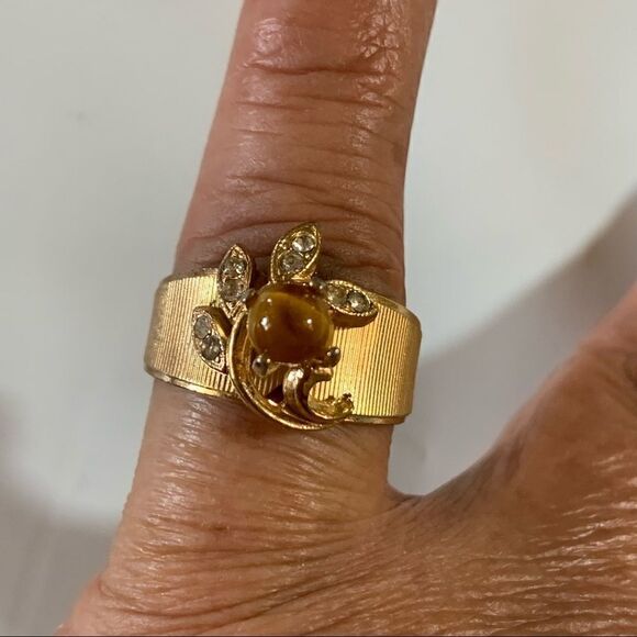 Vintage 18K HGE Flower Ring w/ Tigers Eye Stone & Crystals Sz 6.5 Gorgeous - Picture 1 of 7